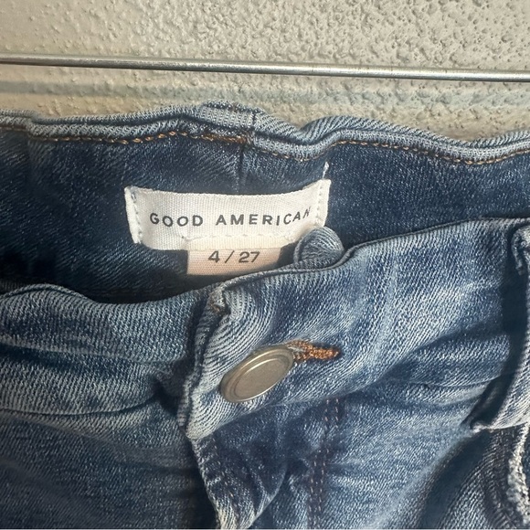 Good American Bombshell Short Blue Jeans - Picture 6 of 6